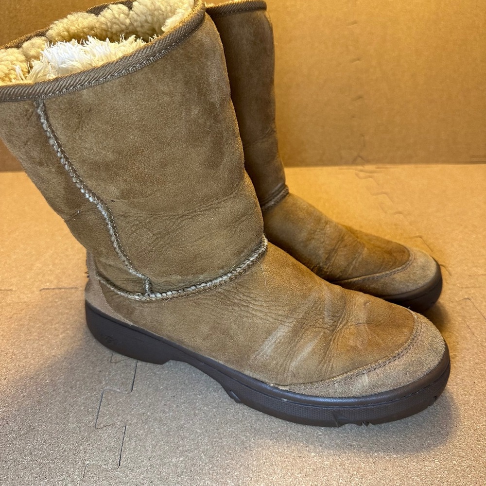UGG Ultimate Short 5275 Boots Women Size W9 Chestnut Suede Shearling Mid Calf